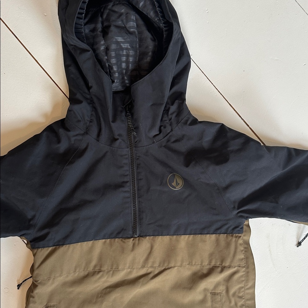 Brand new, never worn, Volcom snowboard jacket kids size 6 (xs)